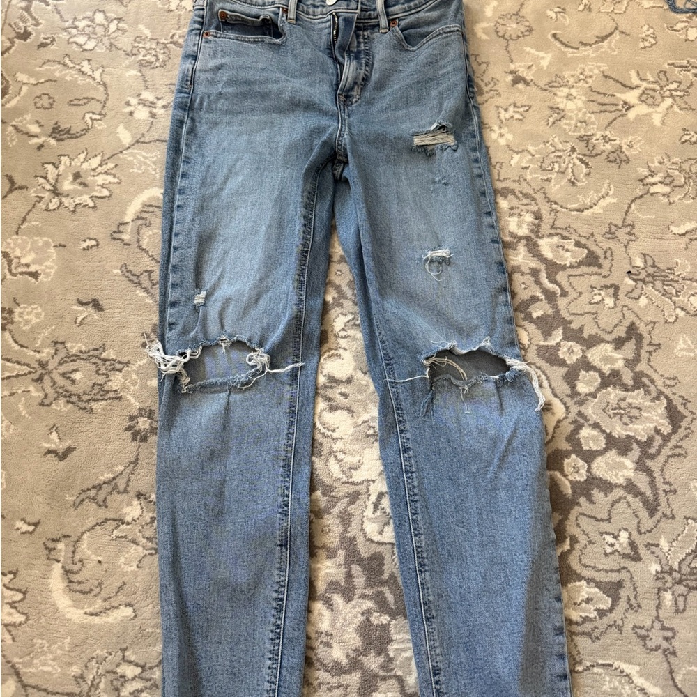 GAP Women’s Straight Leg Ripped Light Blue Jeans